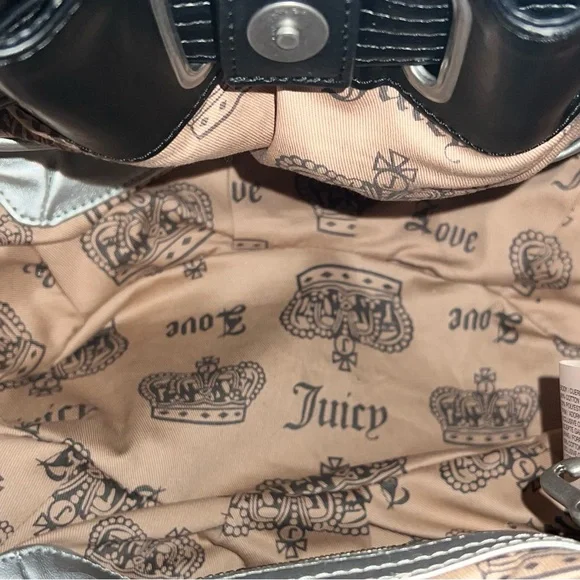 Juicy Couture Heritage Crest Freestyle Hobo with matching Makeup Pouch - Picture 8 of 17